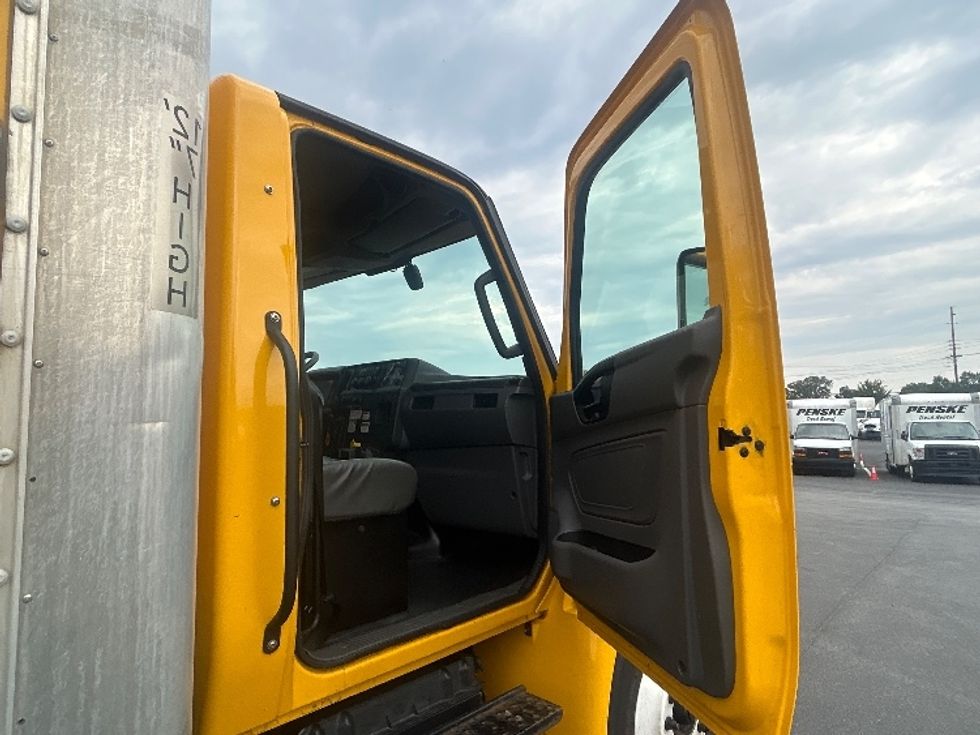 Medium Duty Box Truck-Light and Medium Duty Trucks-International-2022-MV607-Louisville-KY-283,200\n\t\tmiles-$ 45,250 - Image 18