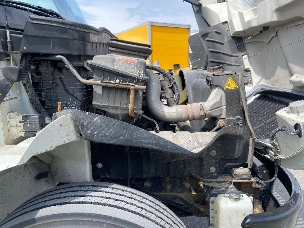 Medium Duty Box Truck-Light and Medium Duty Trucks-International-2022-MV607-Louisville-KY-91,809\n\t\tmiles-$ 76,750 - Image 23