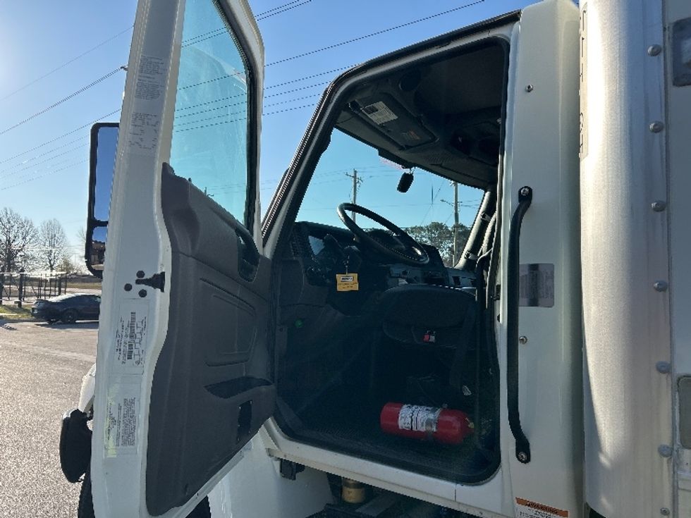 Medium Duty Box Truck-Light and Medium Duty Trucks-International-2022-MV607-Lowell-AR-140,061\n\t\tmiles-$ 68,000 - Image 15