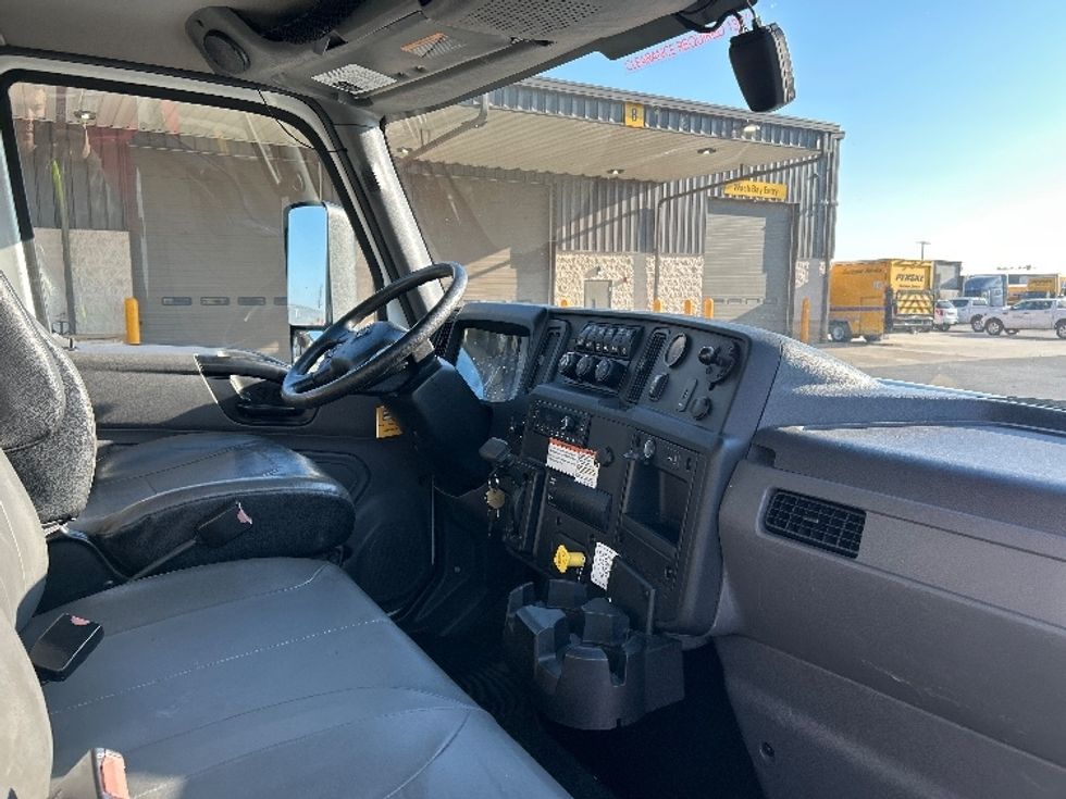 Medium Duty Box Truck-Light and Medium Duty Trucks-International-2022-MV607-Lowell-AR-140,061\n\t\tmiles-$ 68,000 - Image 21