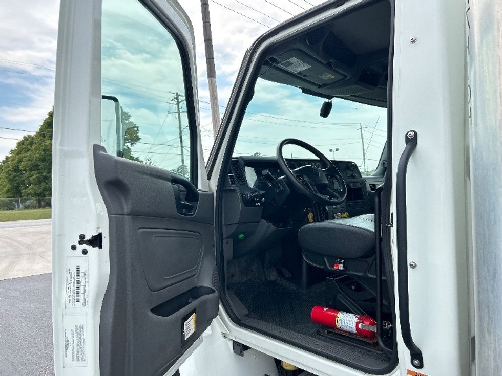 Medium Duty Box Truck-Light and Medium Duty Trucks-International-2022-MV607-Lowell-AR-270,462\n\t\tmiles-$ 37,750 - Image 16