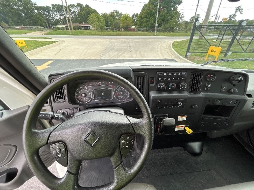 Medium Duty Box Truck-Light and Medium Duty Trucks-International-2022-MV607-Lowell-AR-270,462\n\t\tmiles-$ 37,750 - Image 18