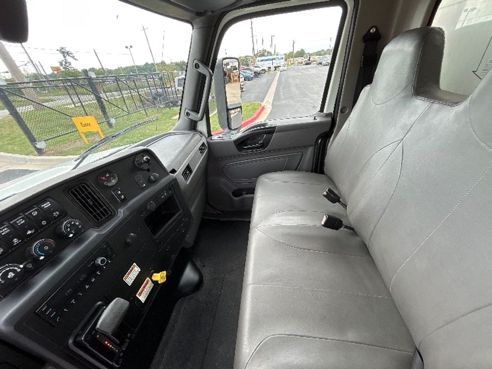 Medium Duty Box Truck-Light and Medium Duty Trucks-International-2022-MV607-Lowell-AR-270,462\n\t\tmiles-$ 37,750 - Image 19