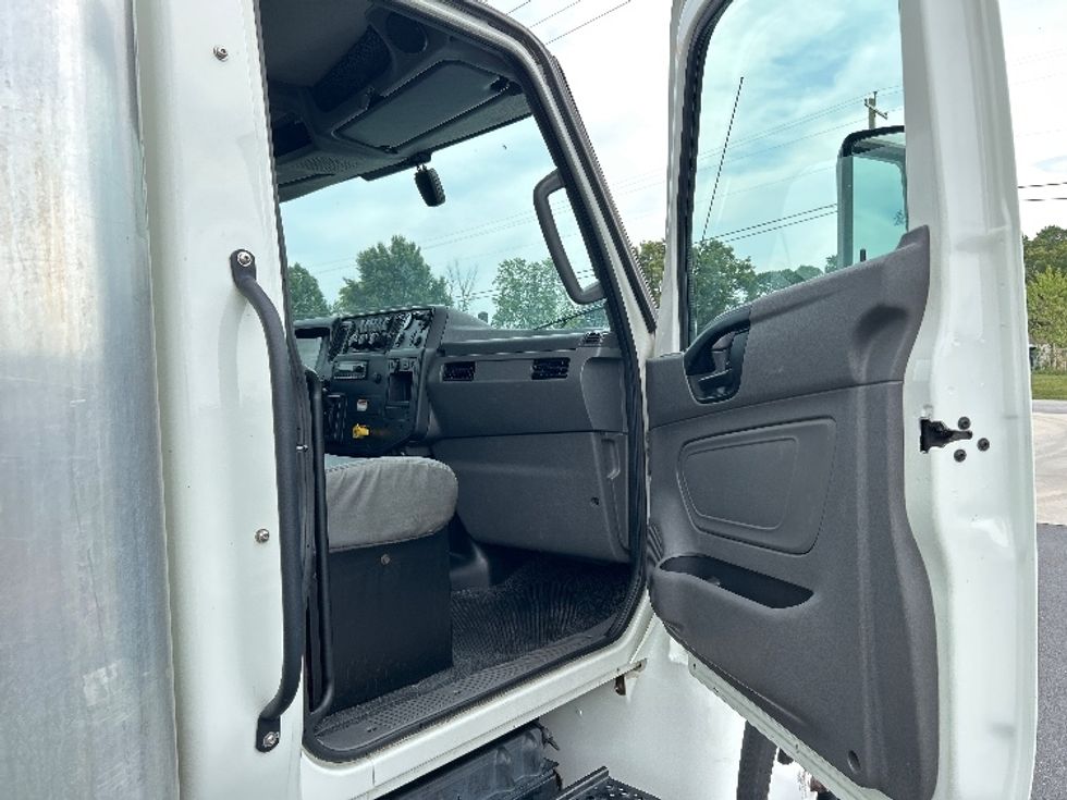 Medium Duty Box Truck-Light and Medium Duty Trucks-International-2022-MV607-Lowell-AR-270,462\n\t\tmiles-$ 37,750 - Image 20
