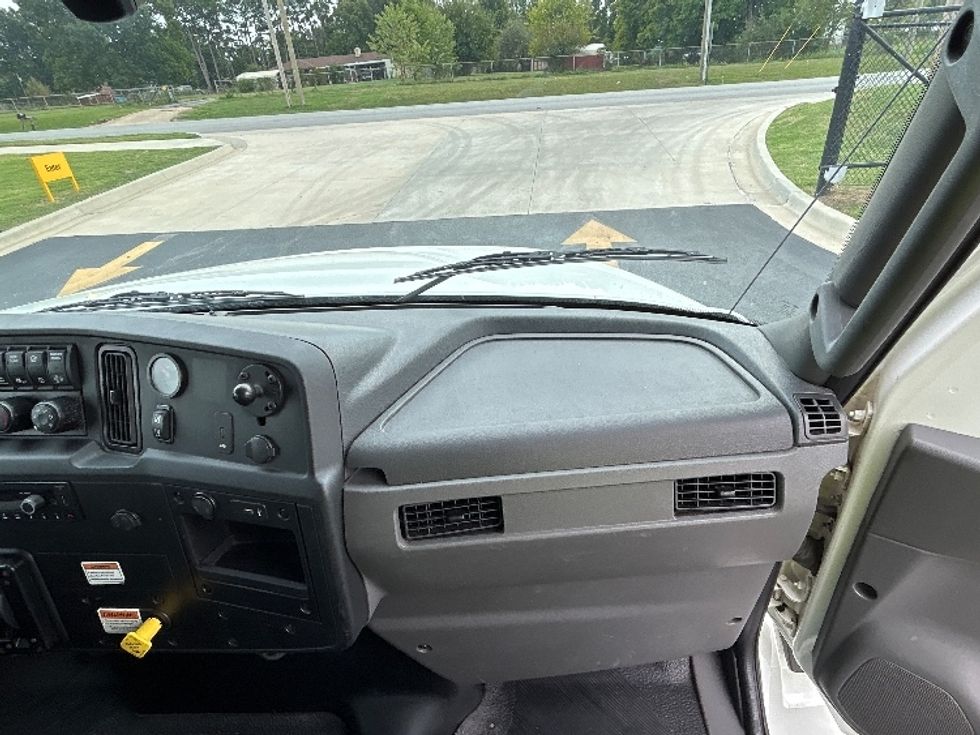 Medium Duty Box Truck-Light and Medium Duty Trucks-International-2022-MV607-Lowell-AR-270,462\n\t\tmiles-$ 37,750 - Image 21
