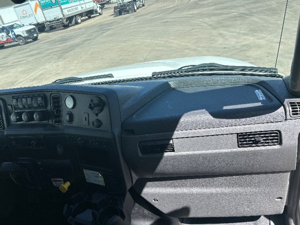 Medium Duty Box Truck-Light and Medium Duty Trucks-International-2022-MV607-Lubbock-TX-225,131\n\t\tmiles-$ 49,750 - Image 21