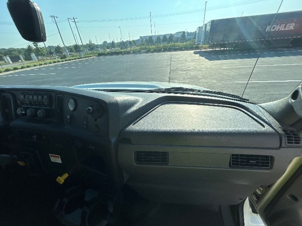 Medium Duty Box Truck-Light and Medium Duty Trucks-International-2022-MV607-Madison-AL-246,590\n\t\tmiles-$ 41,750 - Image 19