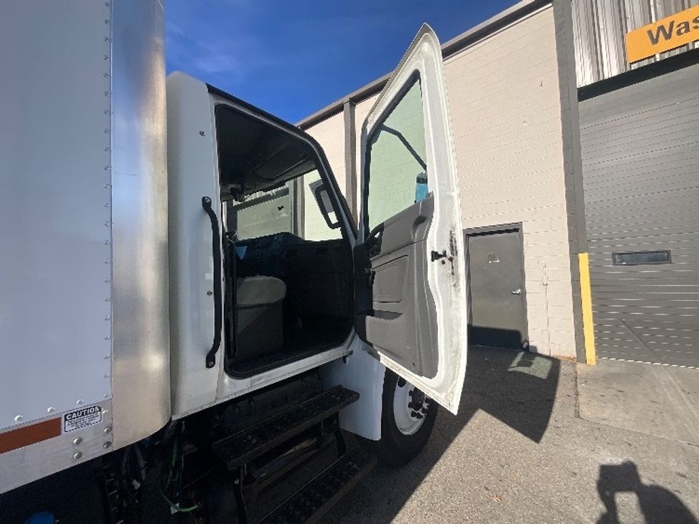 Medium Duty Box Truck-Light and Medium Duty Trucks-International-2022-MV607-Manassas-VA-125,959\n\t\tmiles-$ 62,000 - Image 19