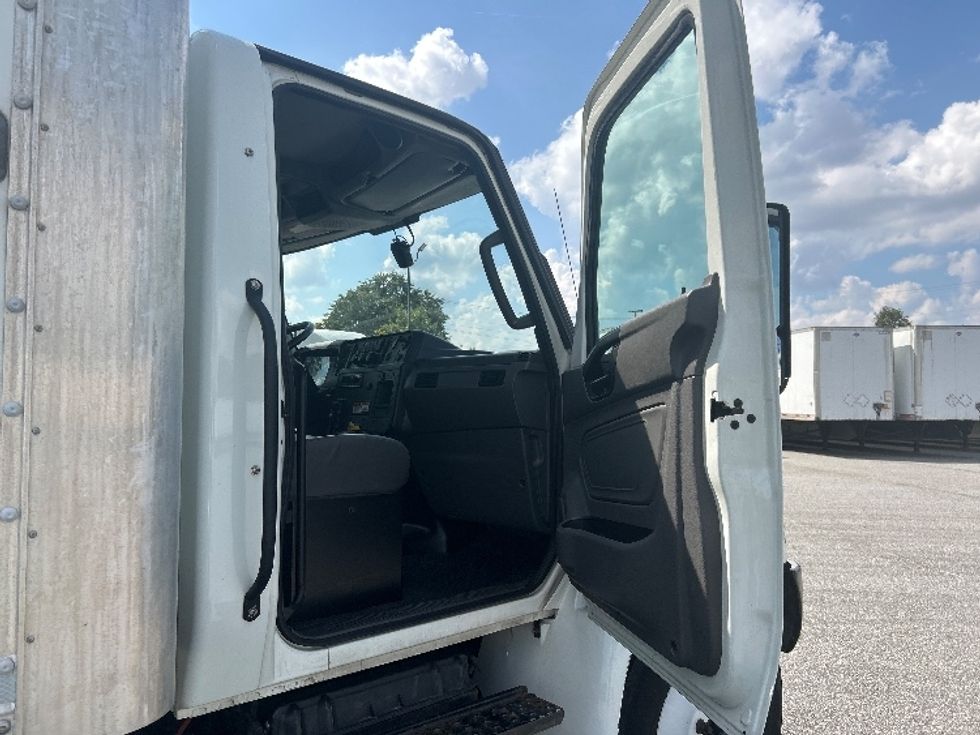 Medium Duty Box Truck-Light and Medium Duty Trucks-International-2022-MV607-Mcdonough-GA-235,085\n\t\tmiles-$ 43,750 - Image 19
