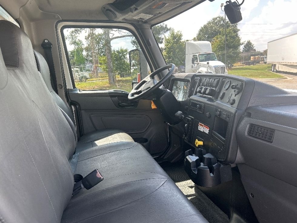 Medium Duty Box Truck-Light and Medium Duty Trucks-International-2022-MV607-Mcdonough-GA-235,085\n\t\tmiles-$ 43,750 - Image 21