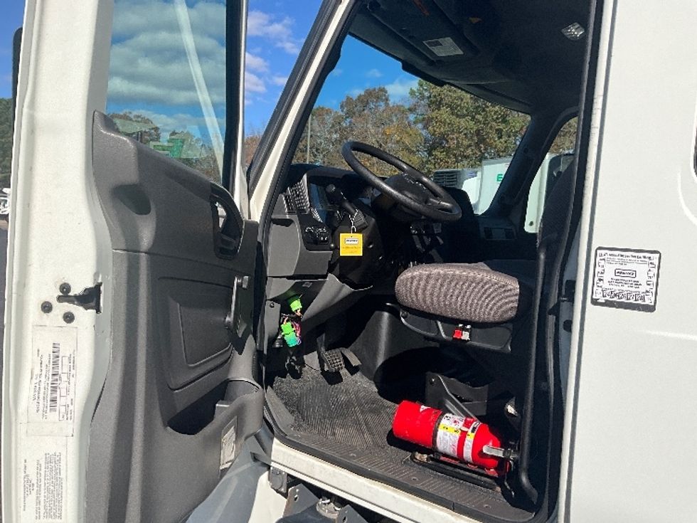 Medium Duty Box Truck-Light and Medium Duty Trucks-International-2022-MV607-Mebane-NC-208,195\n\t\tmiles-$ 60,500 - Image 16