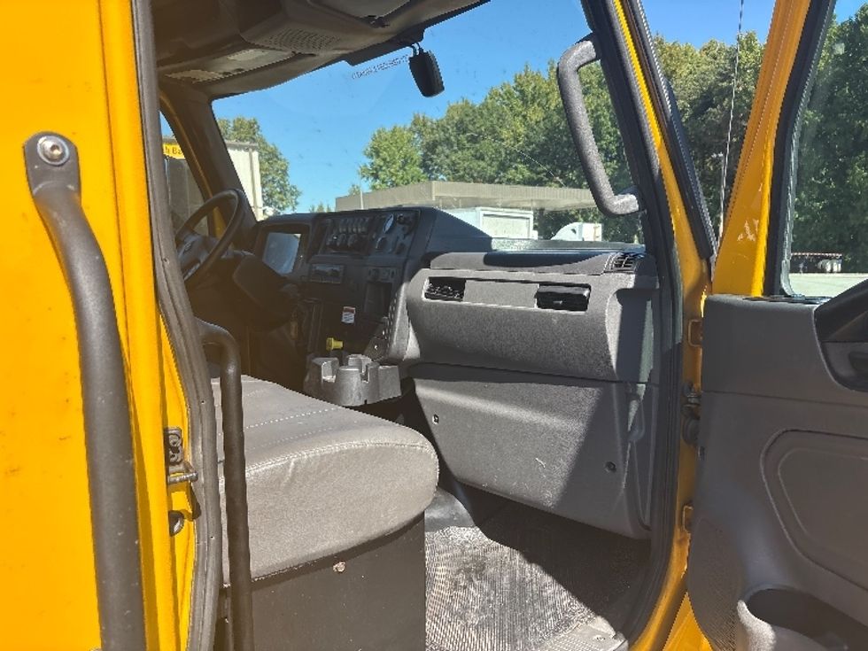 Medium Duty Box Truck-Light and Medium Duty Trucks-International-2022-MV607-Mebane-NC-209,060\n\t\tmiles-$ 43,000 - Image 19