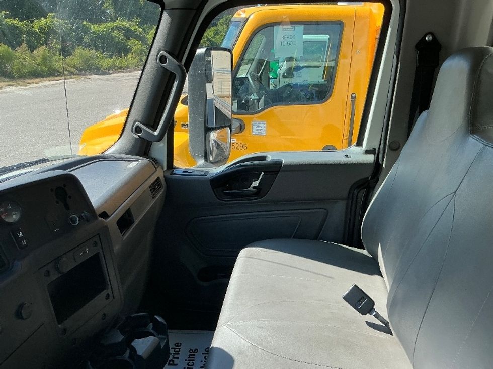 Medium Duty Box Truck-Light and Medium Duty Trucks-International-2022-MV607-Mebane-NC-215,166\n\t\tmiles-$ 47,250 - Image 17