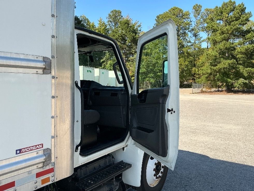 Medium Duty Box Truck-Light and Medium Duty Trucks-International-2022-MV607-Mebane-NC-215,166\n\t\tmiles-$ 47,250 - Image 18