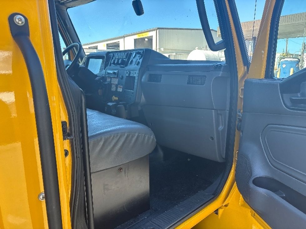 Medium Duty Box Truck-Light and Medium Duty Trucks-International-2022-MV607-Mebane-NC-216,893\n\t\tmiles-$ 41,500 - Image 19