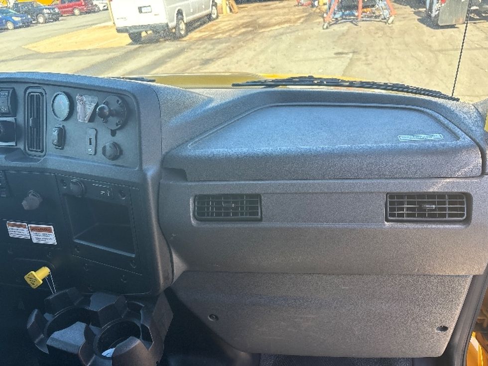 Medium Duty Box Truck-Light and Medium Duty Trucks-International-2022-MV607-Mebane-NC-224,575\n\t\tmiles-$ 40,250 - Image 20