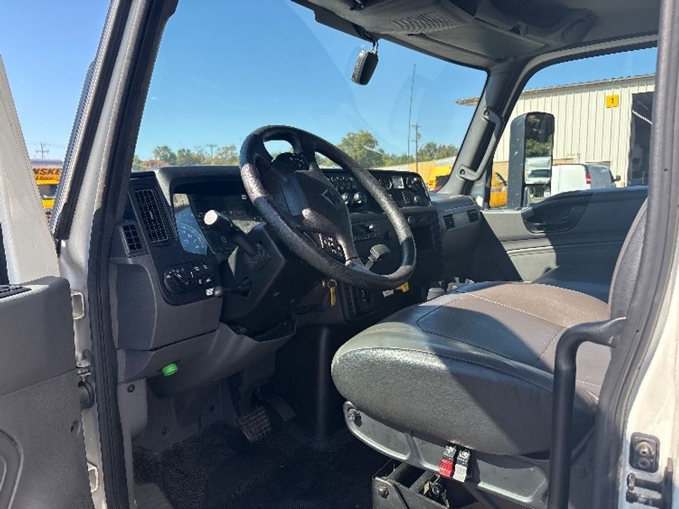 Medium Duty Box Truck-Light and Medium Duty Trucks-International-2022-MV607-Mebane-NC-229,816\n\t\tmiles-$ 44,750 - Image 15