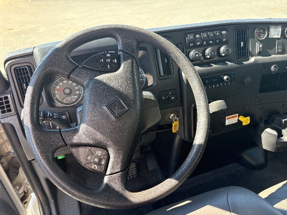 Medium Duty Box Truck-Light and Medium Duty Trucks-International-2022-MV607-Mebane-NC-229,816\n\t\tmiles-$ 44,750 - Image 17