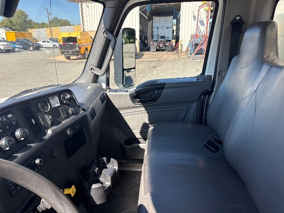 Medium Duty Box Truck-Light and Medium Duty Trucks-International-2022-MV607-Mebane-NC-229,816\n\t\tmiles-$ 44,750 - Image 18