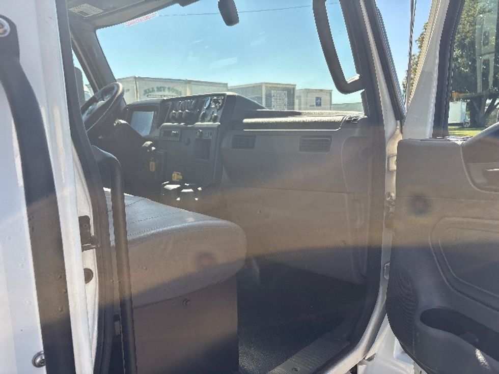 Medium Duty Box Truck-Light and Medium Duty Trucks-International-2022-MV607-Mebane-NC-229,816\n\t\tmiles-$ 44,750 - Image 19