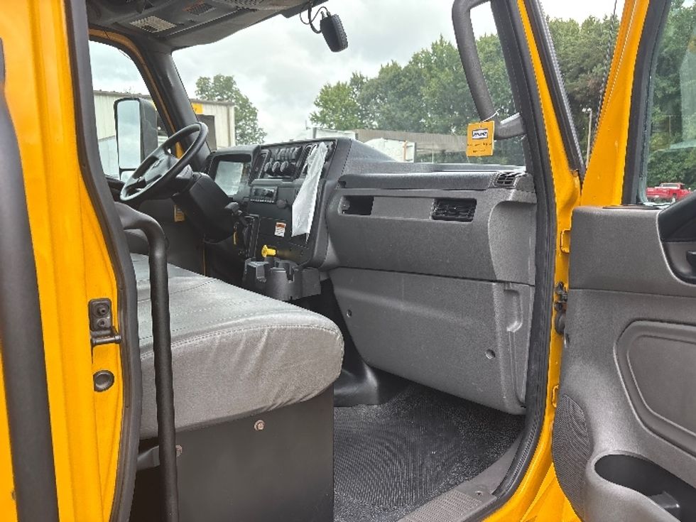 Medium Duty Box Truck-Light and Medium Duty Trucks-International-2022-MV607-Mebane-NC-320,874\n\t\tmiles-$ 26,250 - Image 19