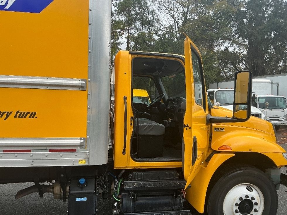 Medium Duty Box Truck-Light and Medium Duty Trucks-International-2022-MV607-Medley-FL-120,220\n\t\tmiles-$ 64,250 - Image 20