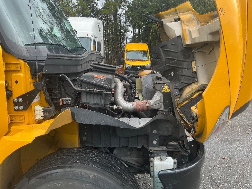 Medium Duty Box Truck-Light and Medium Duty Trucks-International-2022-MV607-Medley-FL-120,220\n\t\tmiles-$ 64,250 - Image 23