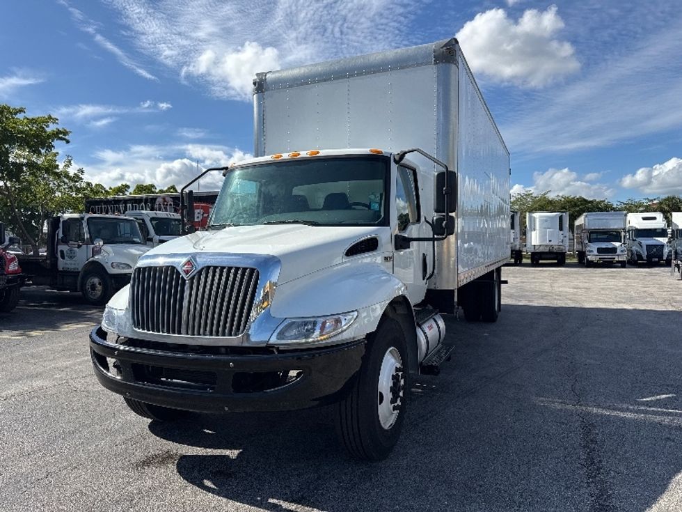 Medium Duty Box Truck-Light and Medium Duty Trucks-International-2022-MV607-Medley-FL-129,422\n\t\tmiles-$ 69,000 - Image 1