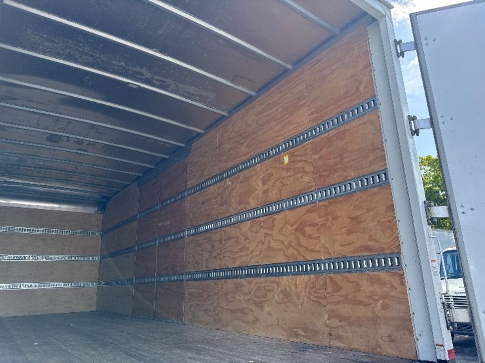 Medium Duty Box Truck-Light and Medium Duty Trucks-International-2022-MV607-Medley-FL-129,422\n\t\tmiles-$ 69,000 - Image 12