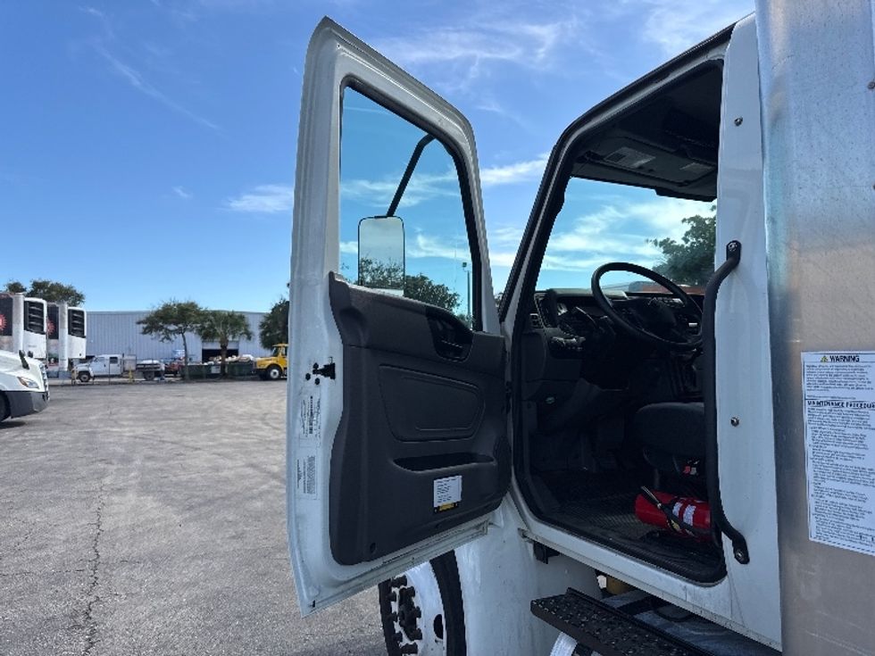 Medium Duty Box Truck-Light and Medium Duty Trucks-International-2022-MV607-Medley-FL-129,422\n\t\tmiles-$ 69,000 - Image 16