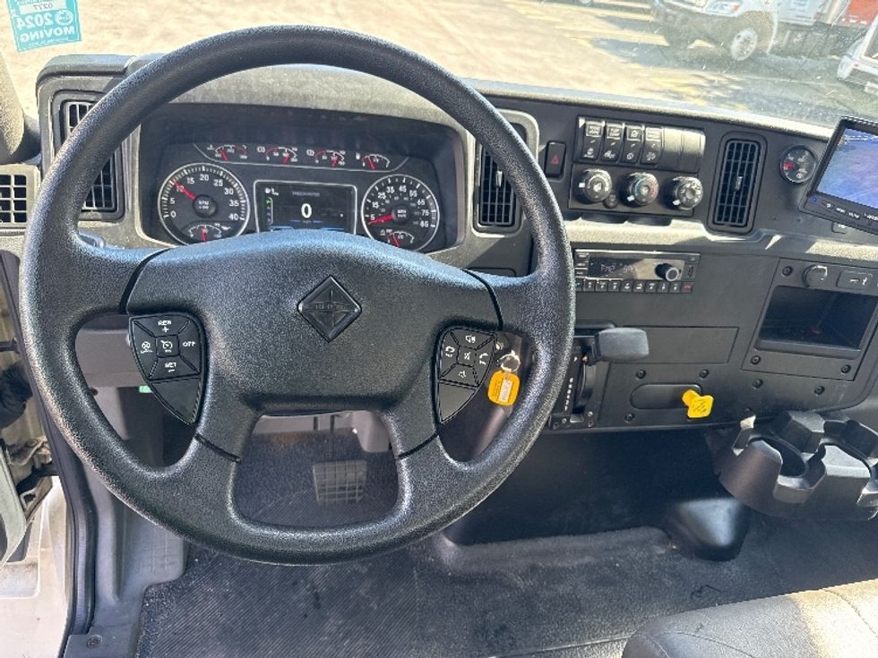 Medium Duty Box Truck-Light and Medium Duty Trucks-International-2022-MV607-Medley-FL-129,422\n\t\tmiles-$ 69,000 - Image 18