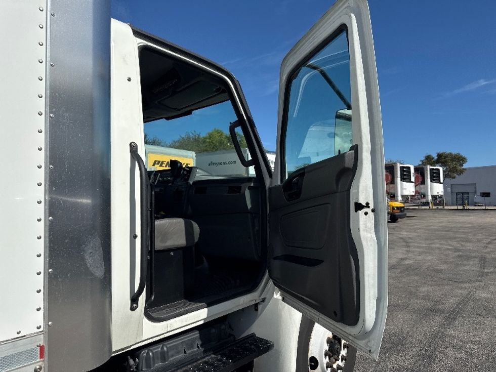 Medium Duty Box Truck-Light and Medium Duty Trucks-International-2022-MV607-Medley-FL-129,422\n\t\tmiles-$ 69,000 - Image 20