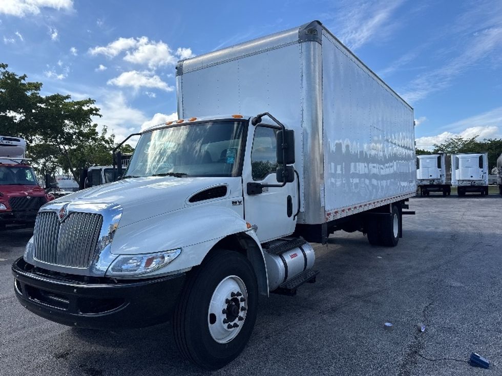 Medium Duty Box Truck-Light and Medium Duty Trucks-International-2022-MV607-Medley-FL-129,422\n\t\tmiles-$ 69,000 - Image 3