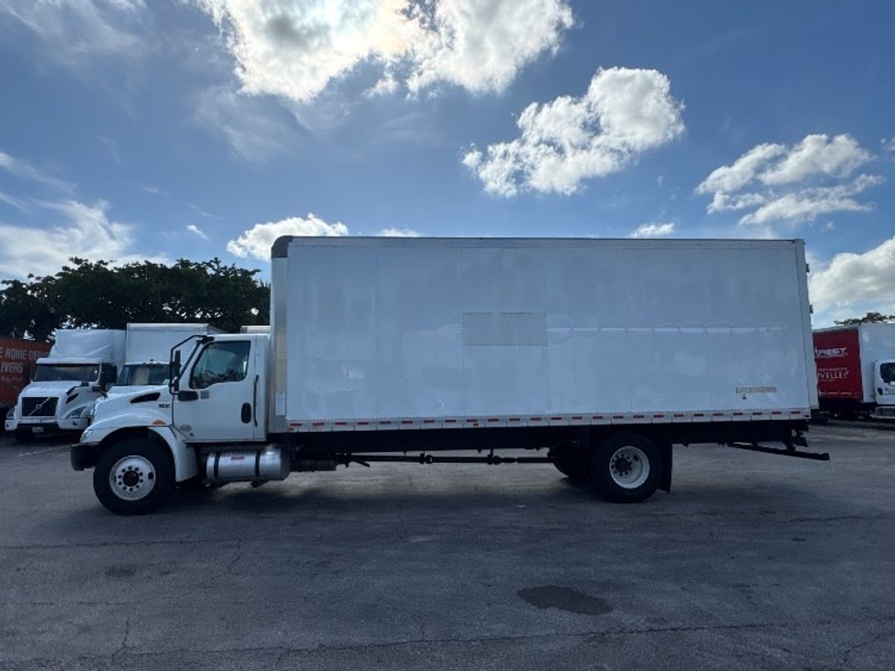 Medium Duty Box Truck-Light and Medium Duty Trucks-International-2022-MV607-Medley-FL-129,422\n\t\tmiles-$ 69,000 - Image 4