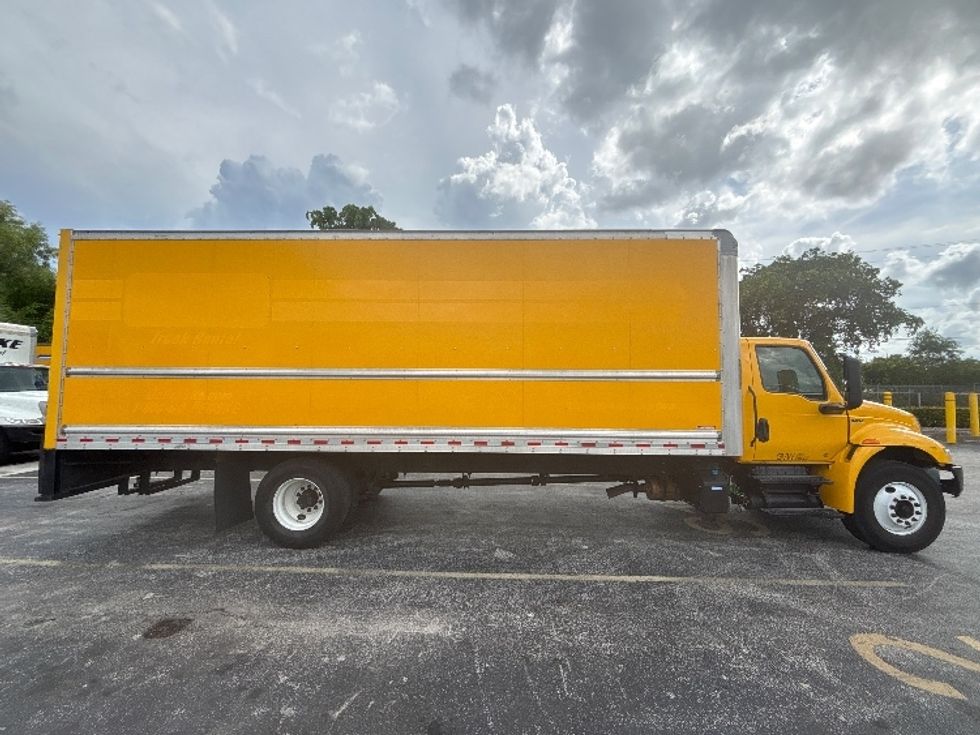 Medium Duty Box Truck-Light and Medium Duty Trucks-International-2022-MV607-Medley-FL-244,554\n\t\tmiles-$ 36,750 - Image 14