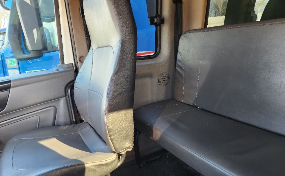 Medium Duty Box Truck-Light and Medium Duty Trucks-International-2022-MV607-Memphis-TN-147,821\n\t\tmiles-$ 75,500 - Image 25