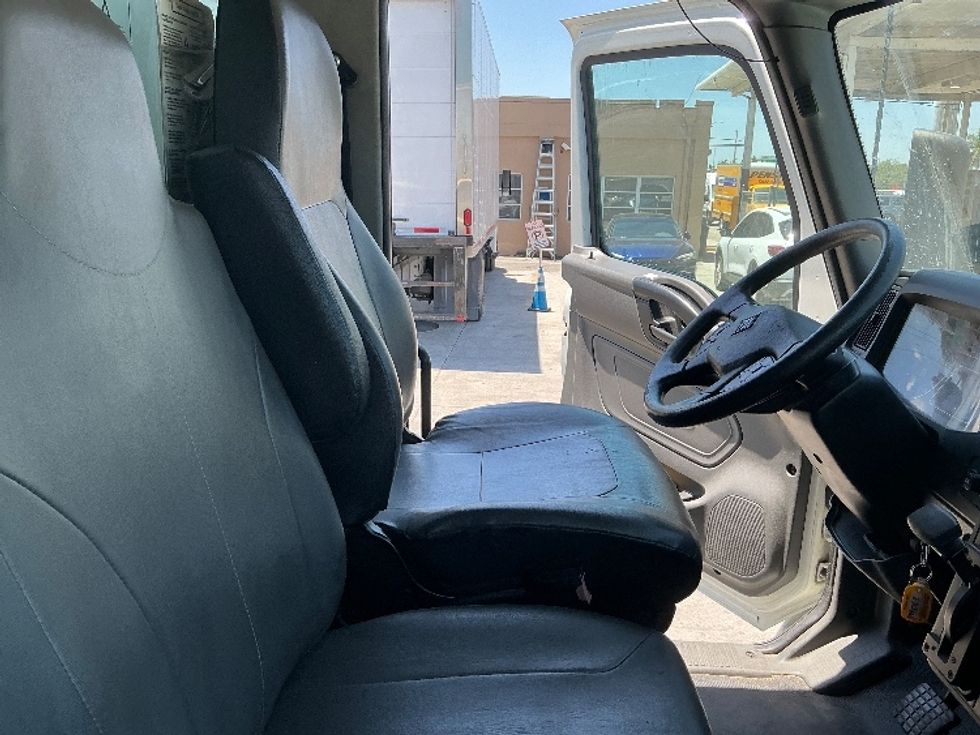 Medium Duty Box Truck-Light and Medium Duty Trucks-International-2022-MV607-Miami-FL-135,477\n\t\tmiles-$ 68,750 - Image 22
