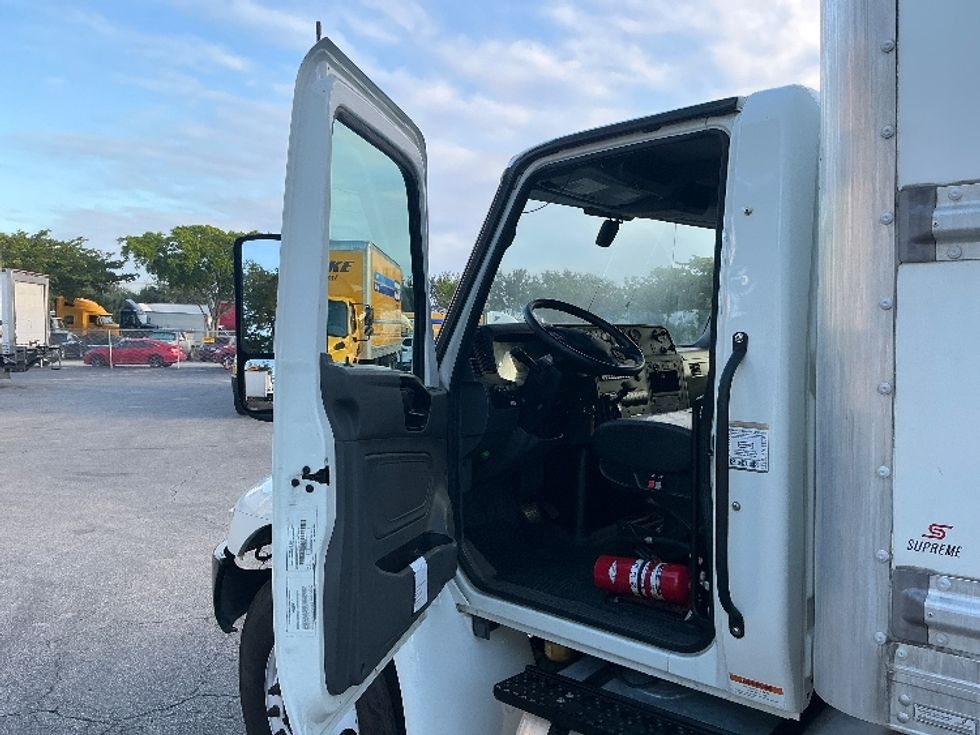 Medium Duty Box Truck-Light and Medium Duty Trucks-International-2022-MV607-Miami-FL-247,762\n\t\tmiles-$ 44,750 - Image 16
