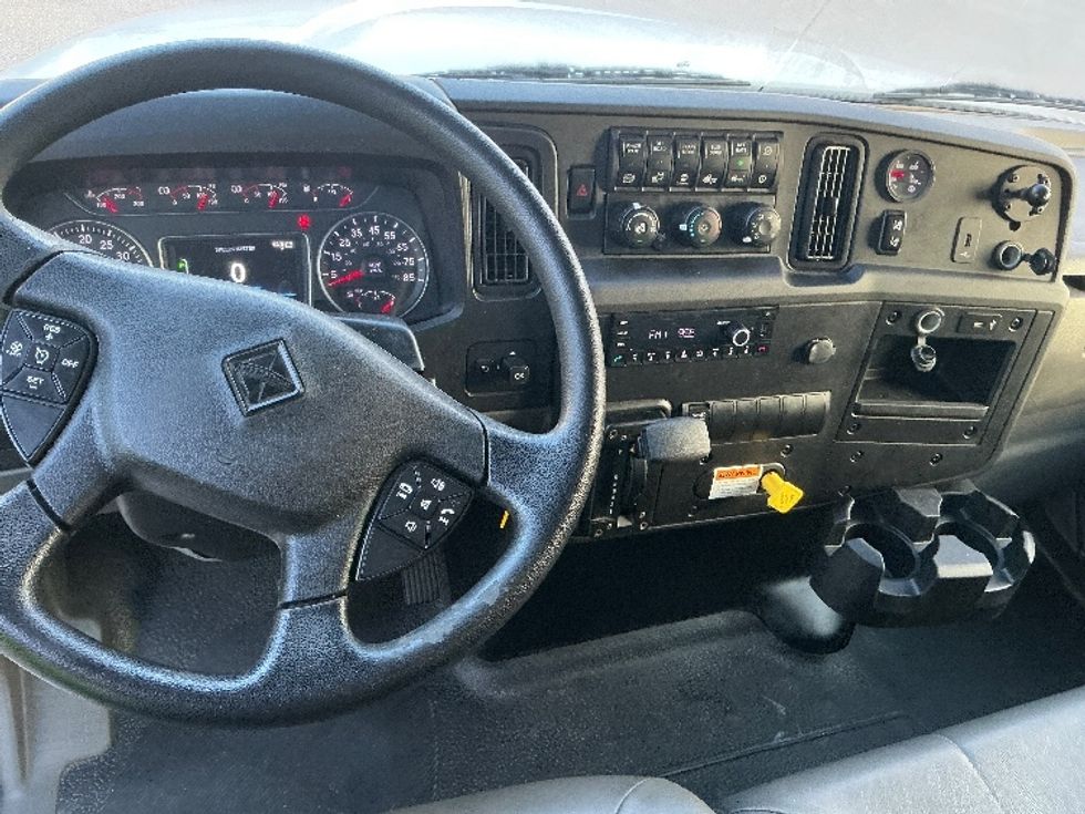 Medium Duty Box Truck-Light and Medium Duty Trucks-International-2022-MV607-Miami-FL-247,762\n\t\tmiles-$ 44,750 - Image 18