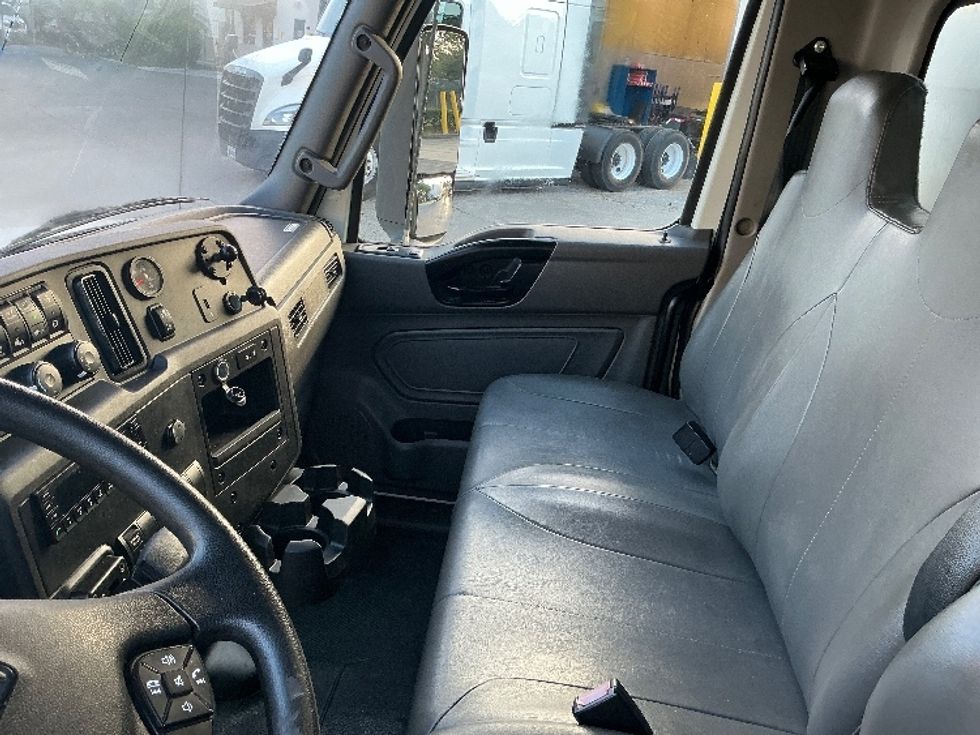 Medium Duty Box Truck-Light and Medium Duty Trucks-International-2022-MV607-Miami-FL-247,762\n\t\tmiles-$ 44,750 - Image 19