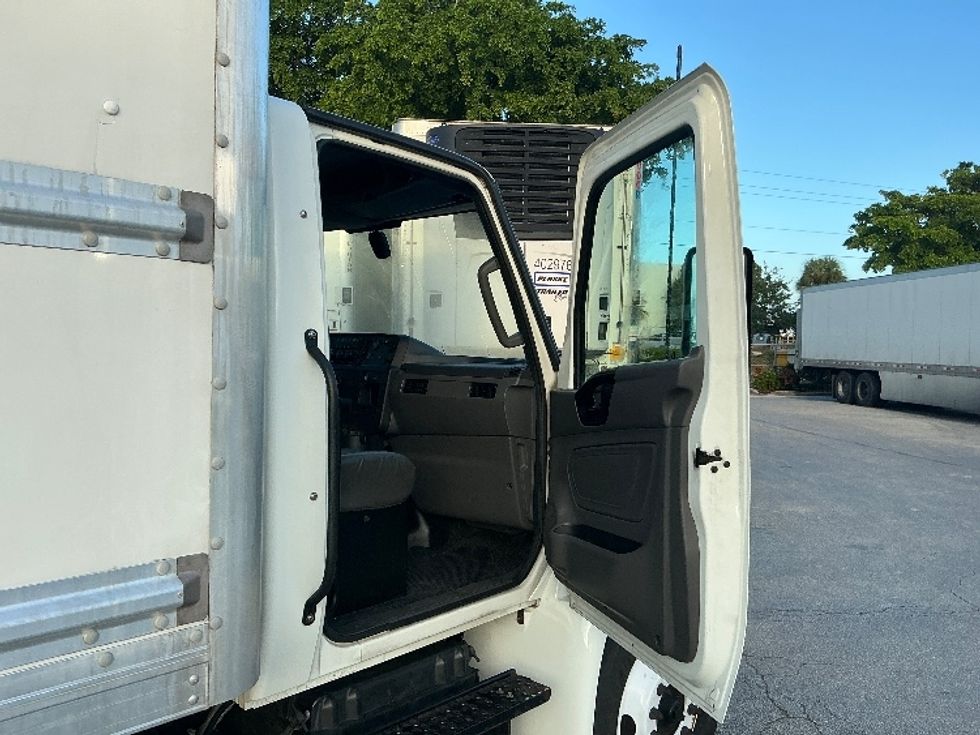 Medium Duty Box Truck-Light and Medium Duty Trucks-International-2022-MV607-Miami-FL-247,762\n\t\tmiles-$ 44,750 - Image 20