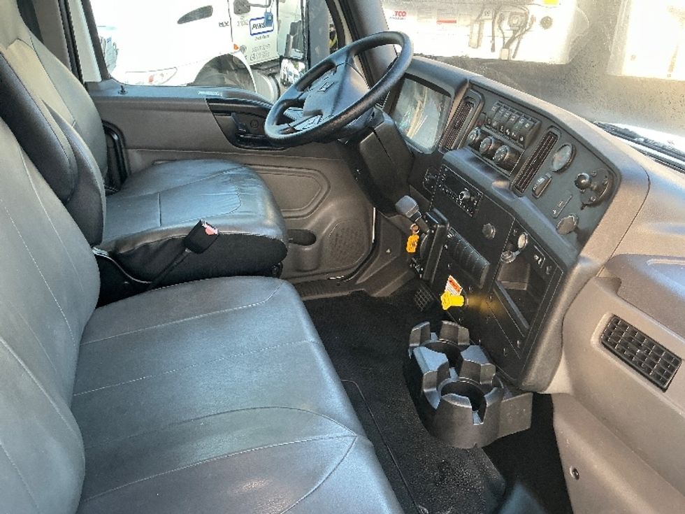 Medium Duty Box Truck-Light and Medium Duty Trucks-International-2022-MV607-Miami-FL-247,762\n\t\tmiles-$ 44,750 - Image 22