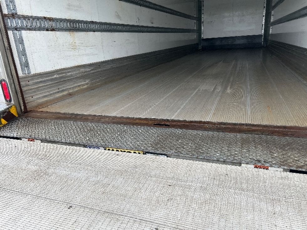 Medium Duty Box Truck-Light and Medium Duty Trucks-International-2022-MV607-Middlefield-OH-190,803\n\t\tmiles-$ 51,250 - Image 10