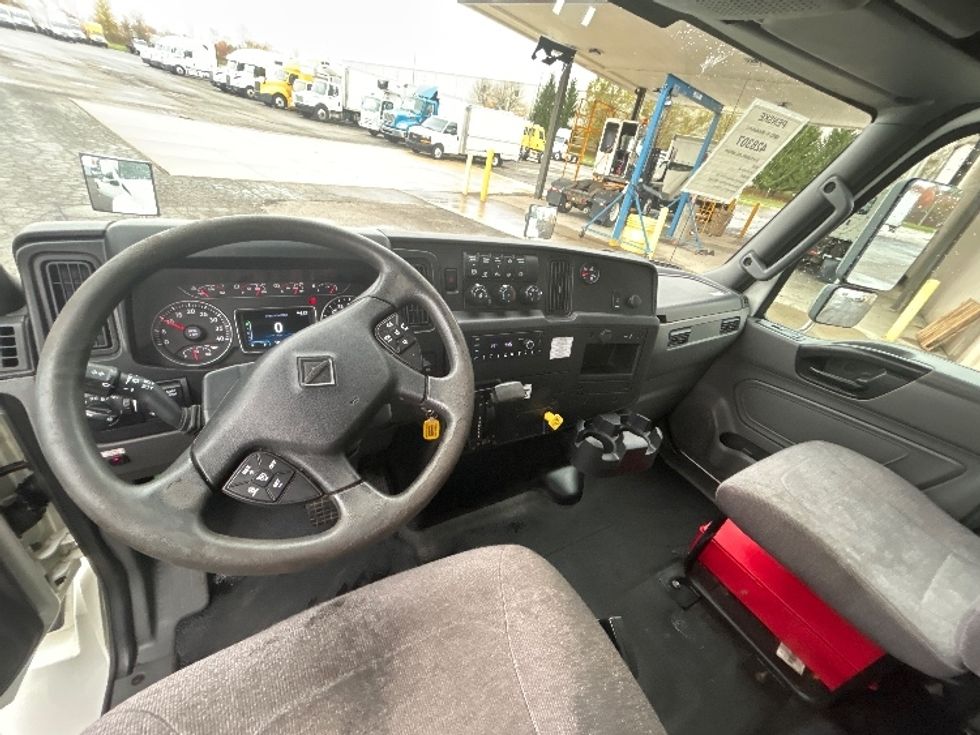 Medium Duty Box Truck-Light and Medium Duty Trucks-International-2022-MV607-Middlefield-OH-190,803\n\t\tmiles-$ 51,250 - Image 17