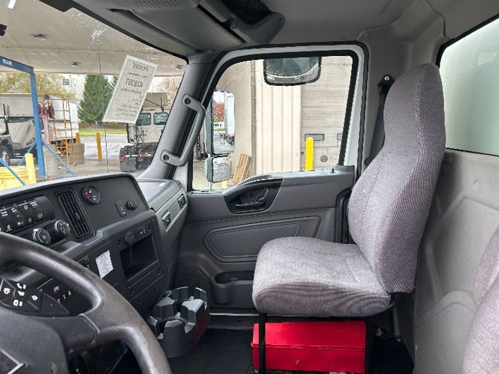 Medium Duty Box Truck-Light and Medium Duty Trucks-International-2022-MV607-Middlefield-OH-190,803\n\t\tmiles-$ 51,250 - Image 19
