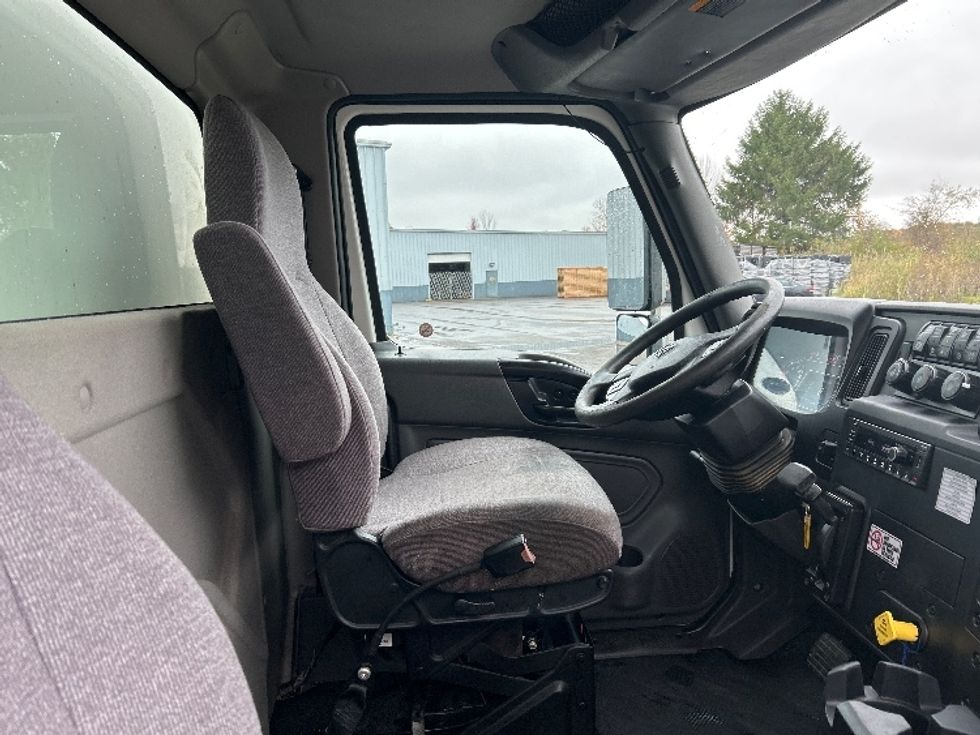 Medium Duty Box Truck-Light and Medium Duty Trucks-International-2022-MV607-Middlefield-OH-190,803\n\t\tmiles-$ 51,250 - Image 22