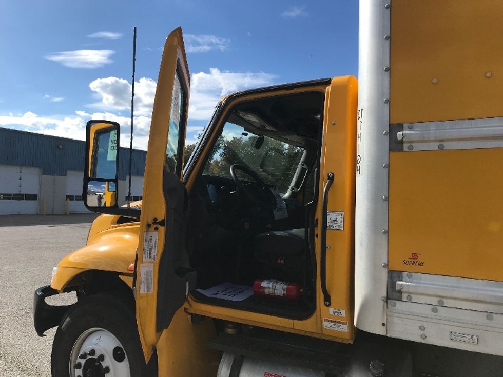 Medium Duty Box Truck-Light and Medium Duty Trucks-International-2022-MV607-Middlefield-OH-220,216\n\t\tmiles-$ 47,750 - Image 16