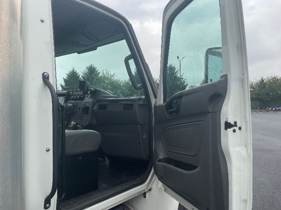 Medium Duty Box Truck-Light and Medium Duty Trucks-International-2022-MV607-Middlefield-OH-279,873\n\t\tmiles-$ 45,000 - Image 20