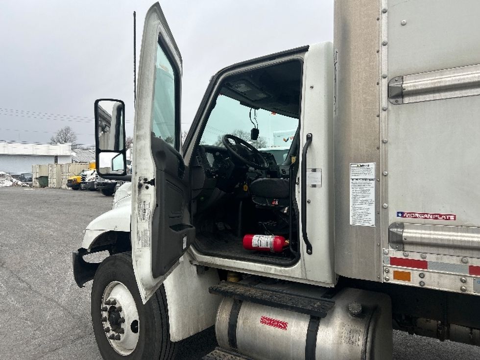 Medium Duty Box Truck-Light and Medium Duty Trucks-International-2022-MV607-Milford-DE-257,918\n\t\tmiles-$ 41,500 - Image 16