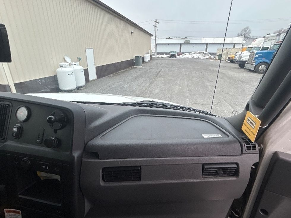Medium Duty Box Truck-Light and Medium Duty Trucks-International-2022-MV607-Milford-DE-257,918\n\t\tmiles-$ 41,500 - Image 21